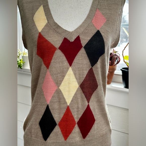 Woman’s New York & Company Argyle Sweater Vest. Y2K
Size: Medium - Picture 2 of 6